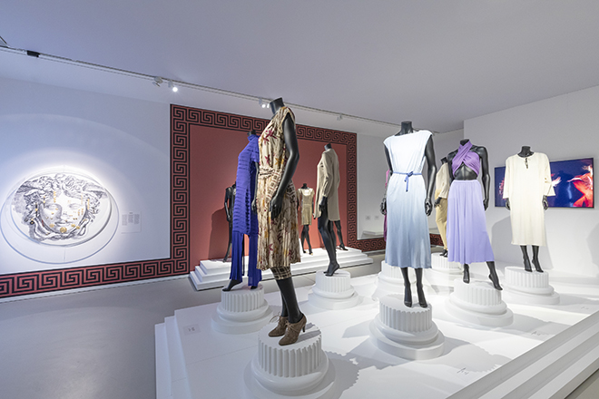 gianni_versace_retrospective_photo_magna_graecia