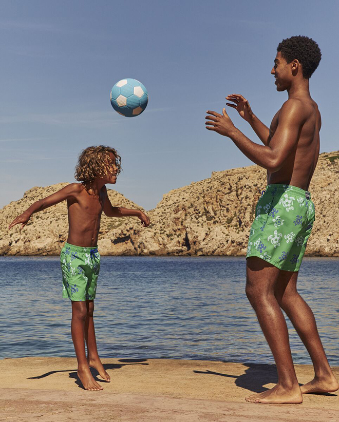 vilebrequin_soccer_turtles_pitch_green