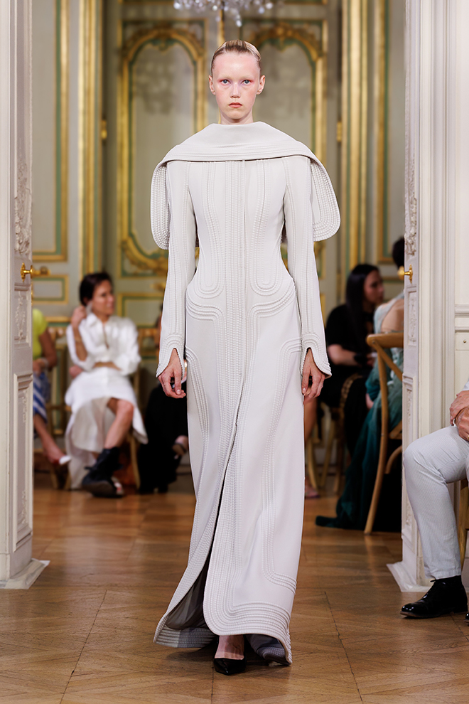 standing_ground_haute_couture_fw2026_27_look2