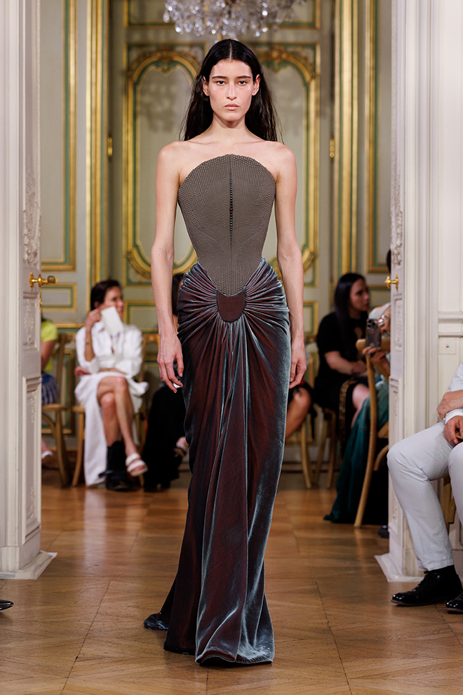 standing_ground_haute_couture_fw2026_27_look25