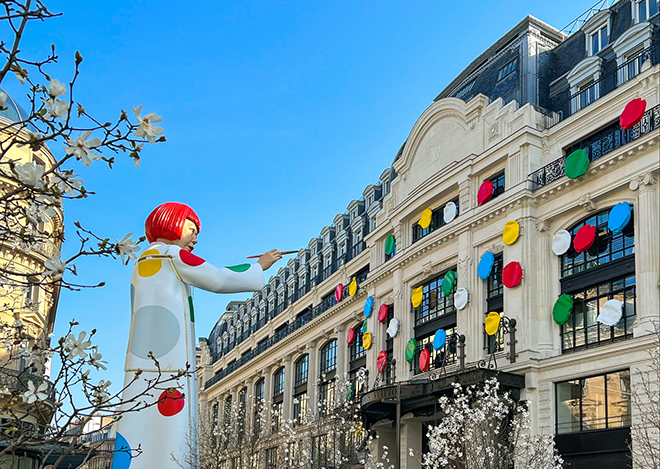 statut_yayoi_Kusama_immeuble_louis_vuitton