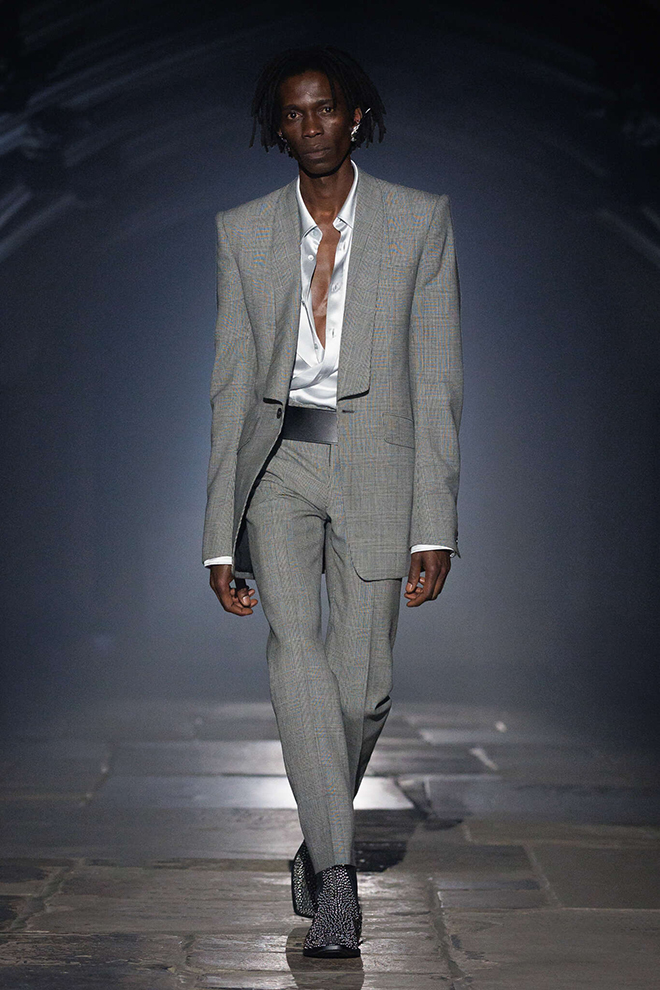 alexander_mcqueen_ss_2027_look11_courtesy_mcqueen