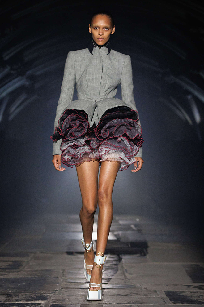 alexander_mcqueen_ss_2027_look12_courtesy_mcqueen