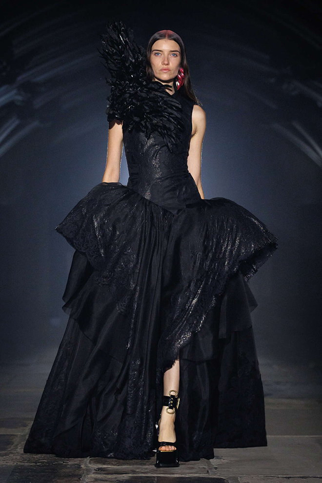 alexander_mcqueen_ss_2027_look44_courtesy_mcqueen